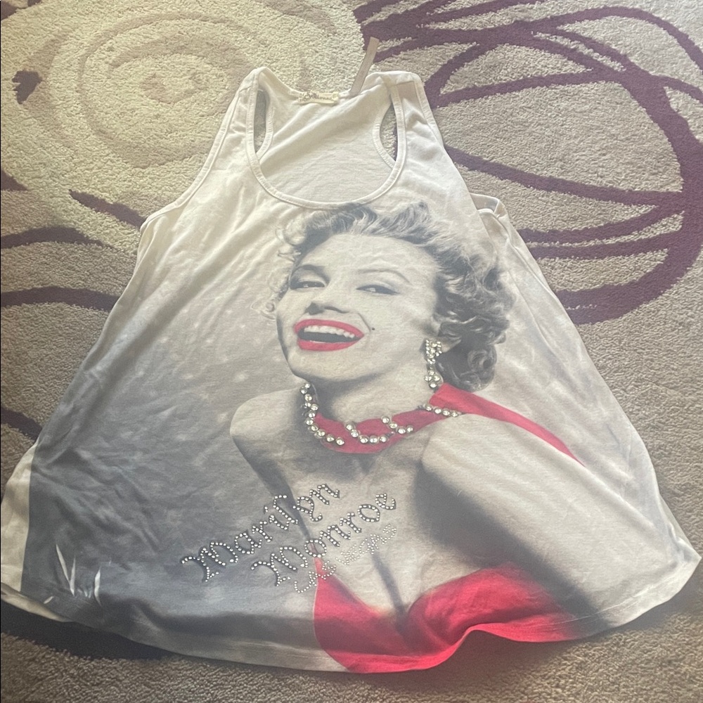 Graphic Tank Top with Red and White Design